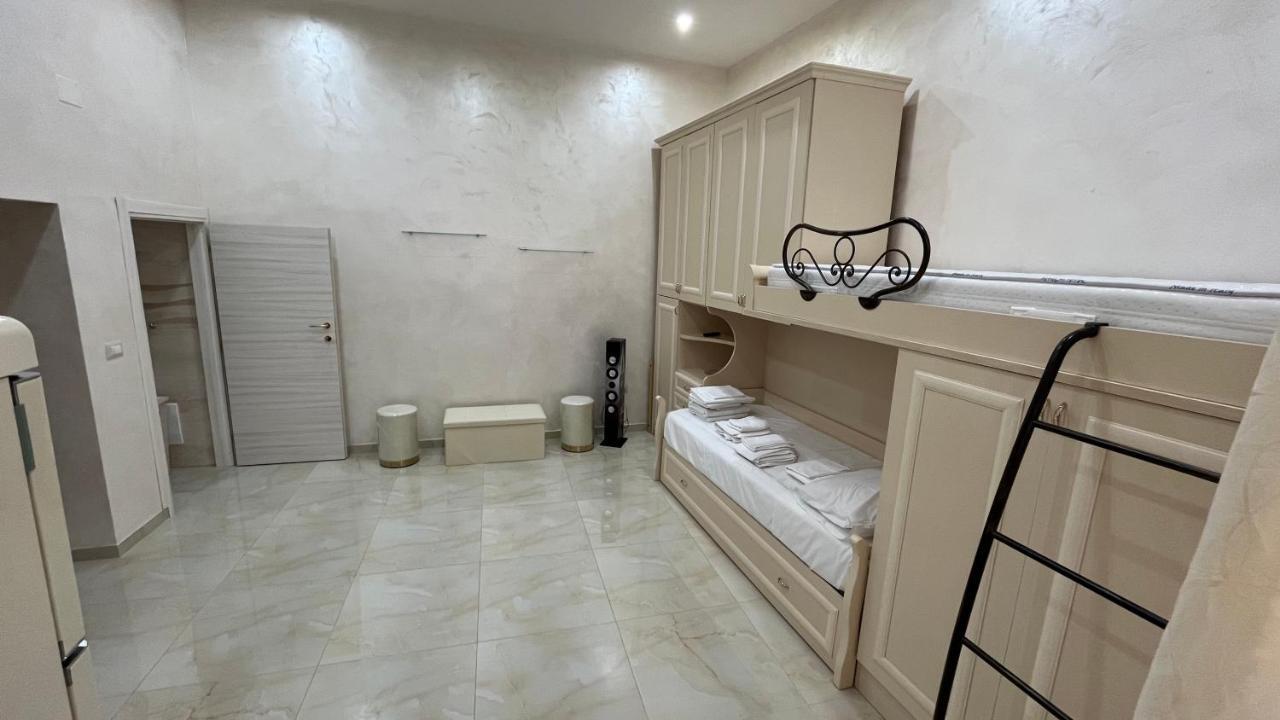 B&B Sasi Napoli Bagian luar foto