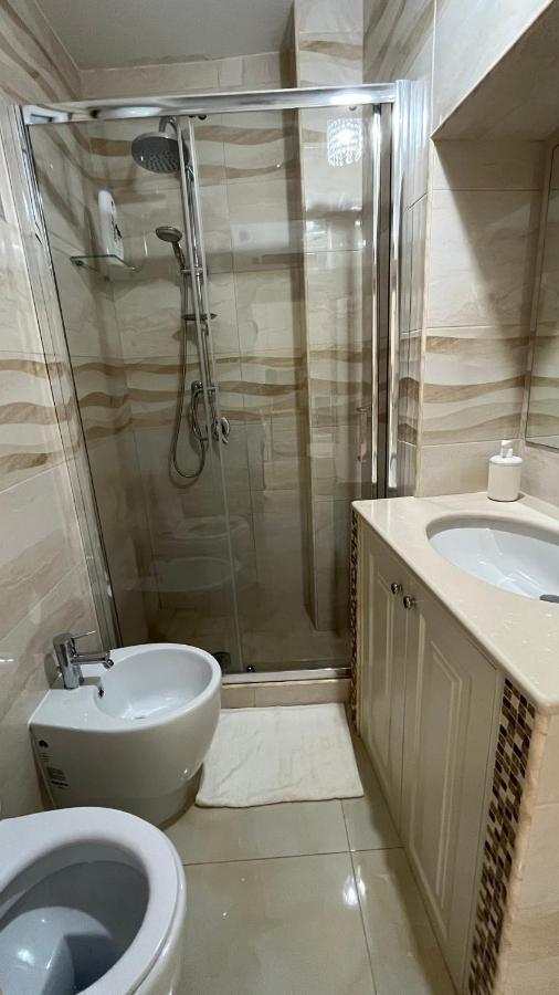 B&B Sasi Napoli Bagian luar foto