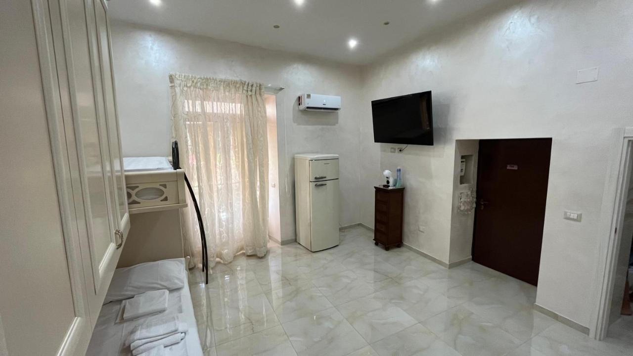 B&B Sasi Napoli Bagian luar foto